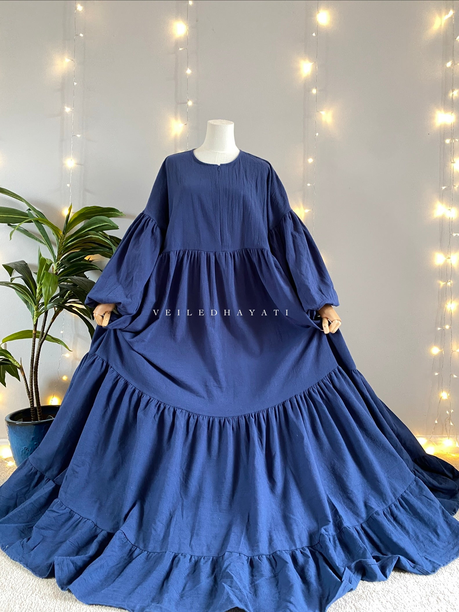 Mannequin wearing a navy blue colored organic 100% cotton abaya. Dark blue pure cotton abaya. Natural abaya with nursing friendly hidden zipper and deep pockets. Cute modest cotton abaya. All natural.