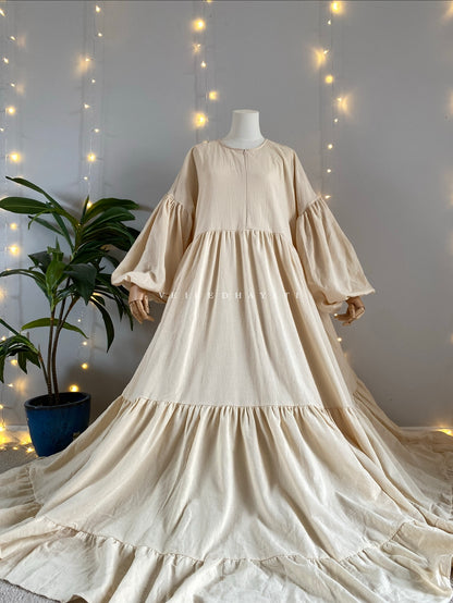Mannequin wearing a cream creme colored organic 100% cotton abaya. Light beige pure cotton abaya. Natural abaya with nursing friendly hidden zipper and deep pockets. Cute modest cotton abaya. All natural.