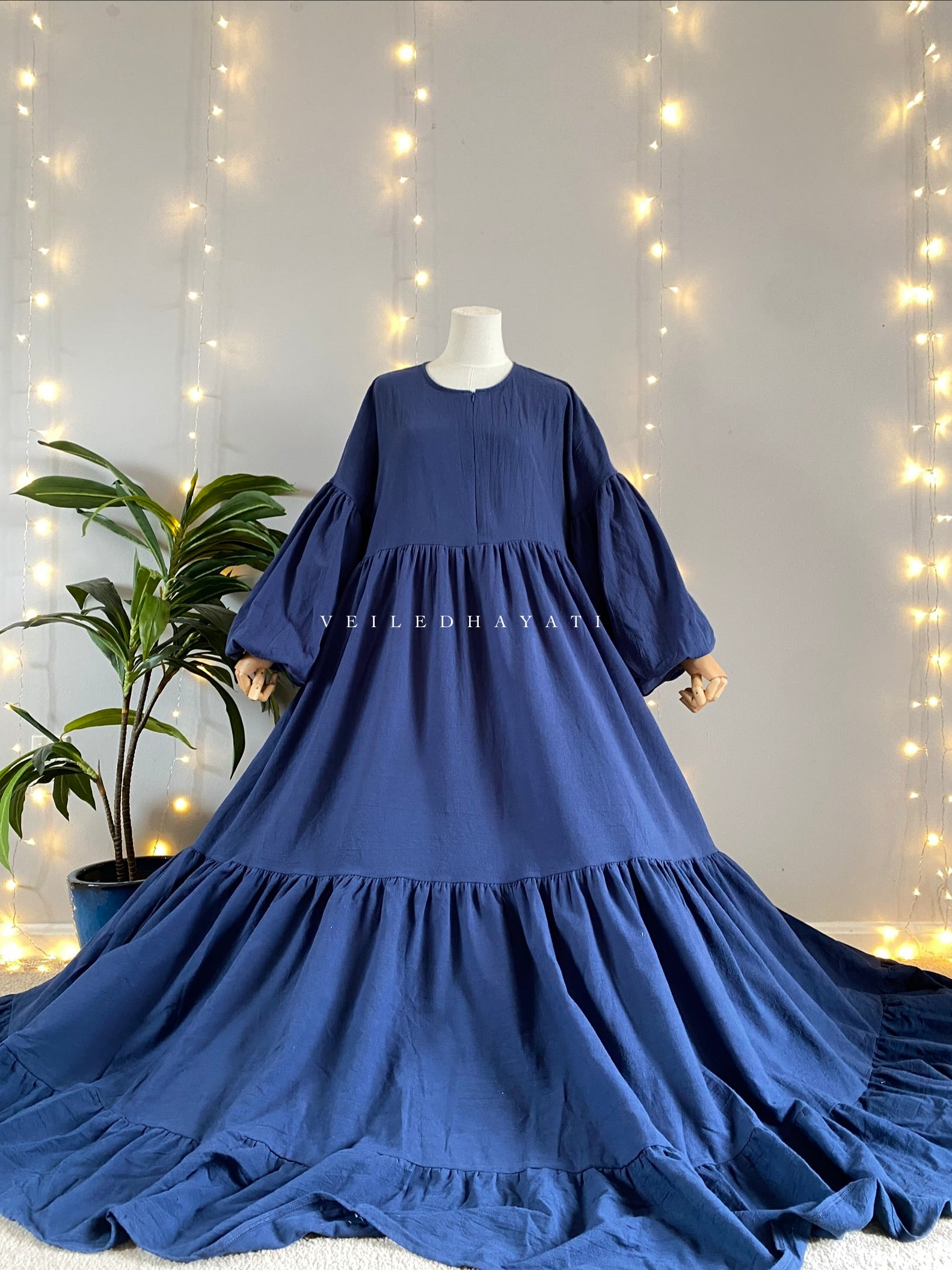 Mannequin wearing a navy blue colored organic 100% cotton abaya. Dark blue pure cotton abaya. Natural abaya with nursing friendly hidden zipper and deep pockets. Cute modest cotton abaya. All natural.