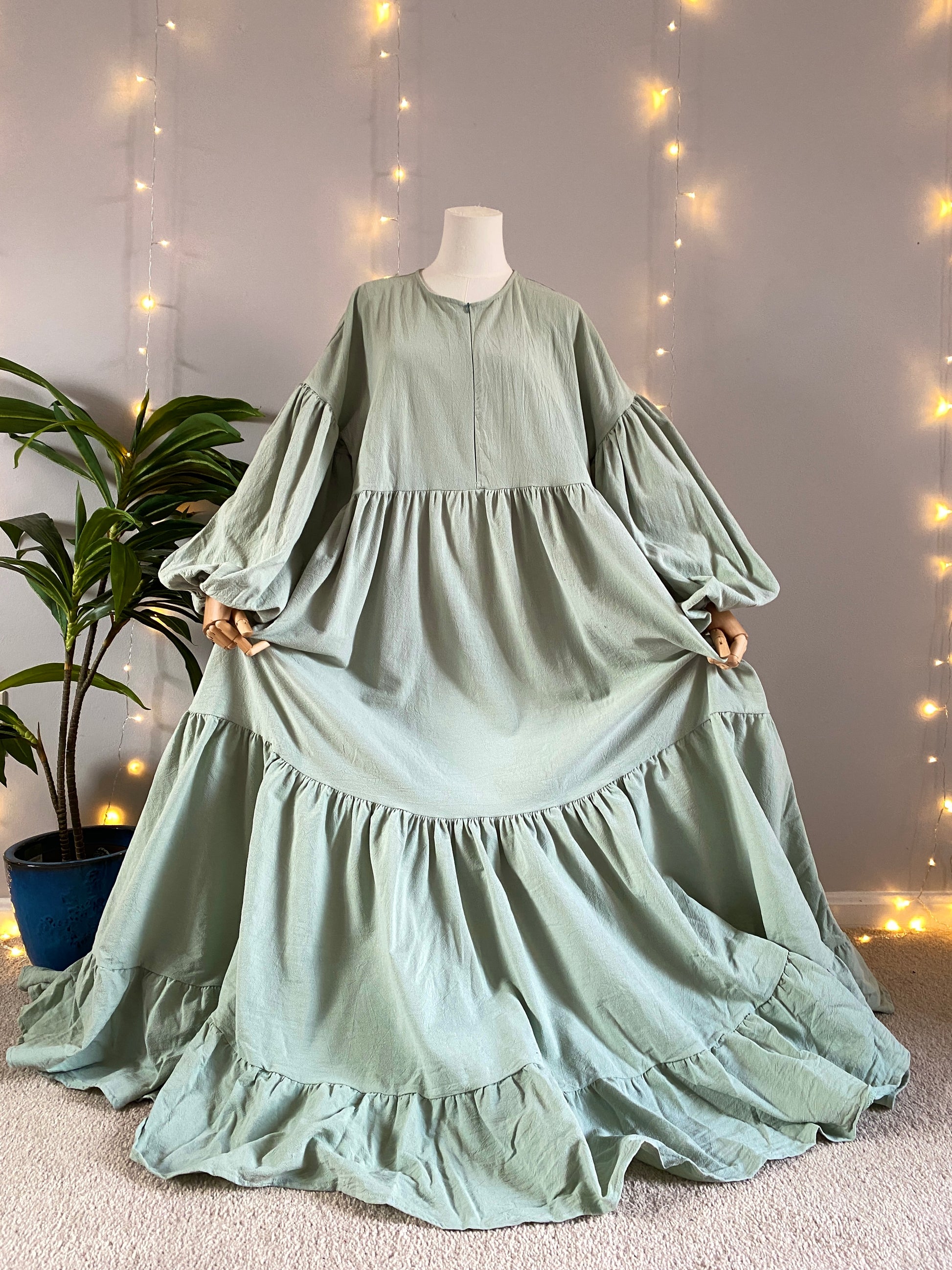 Mannequin wearing a pastel green organic 100% cotton abaya. Light green pure cotton abaya. Natural abaya with nursing friendly hidden zipper and deep pockets. Cute modest cotton abaya. All natural.